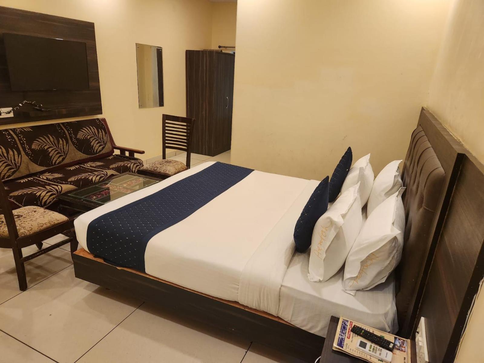 Hotel Aerotech Near Delhi Airport New Delhi Eksteriør billede